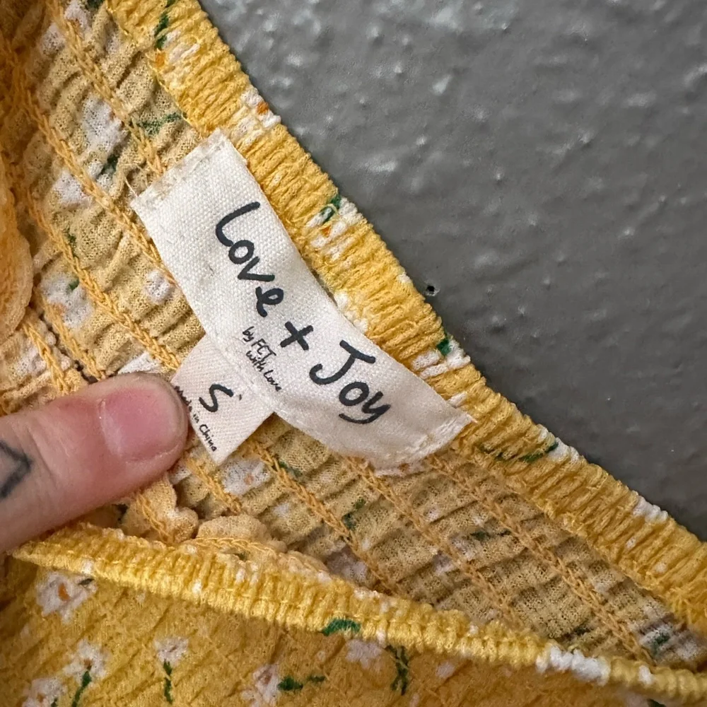 Love + Joy Yellow Ruffled Sleeve Daisy Summer Top Size S" NWOT Juniors Tank Top - Picture 7 of 11
